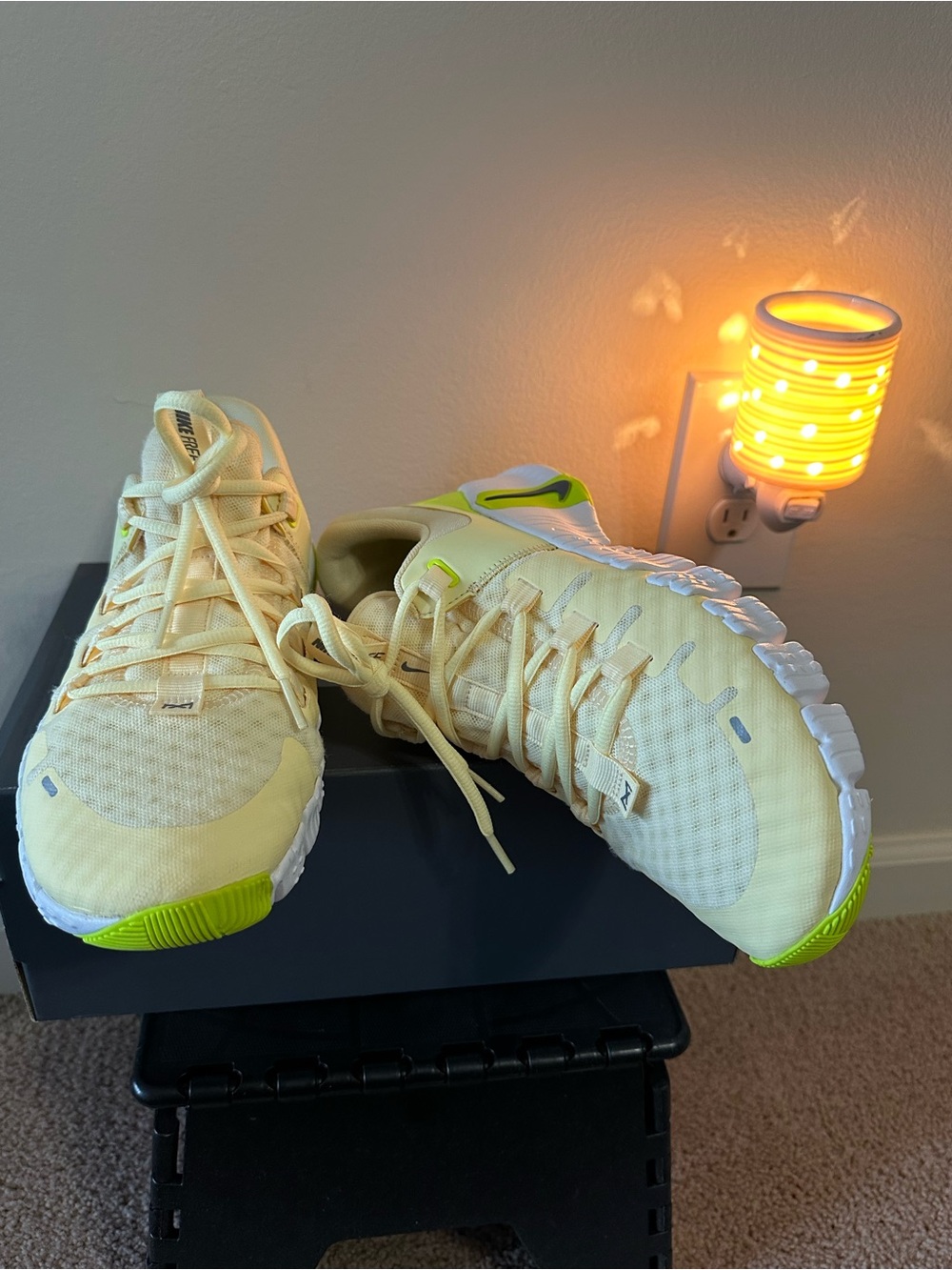 Nike Free Metcon 5 Women’s Training Sneakers in Pale Yellow & Neon Lime - Picture 2 of 11